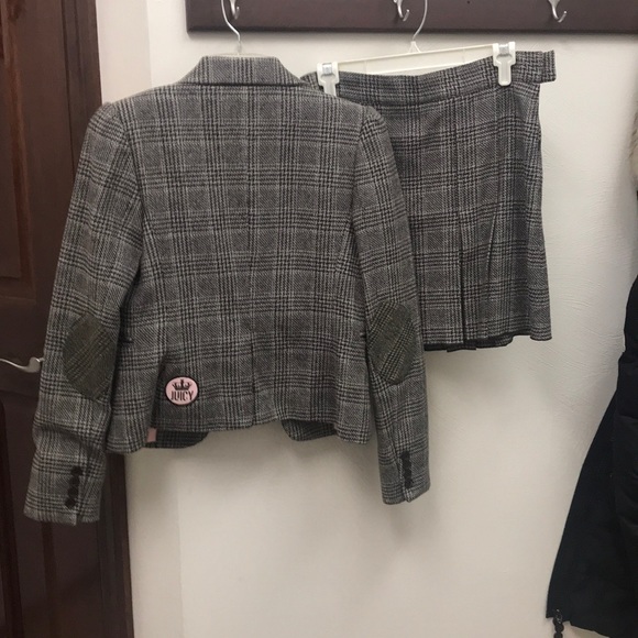 Suit - Picture 3 of 3